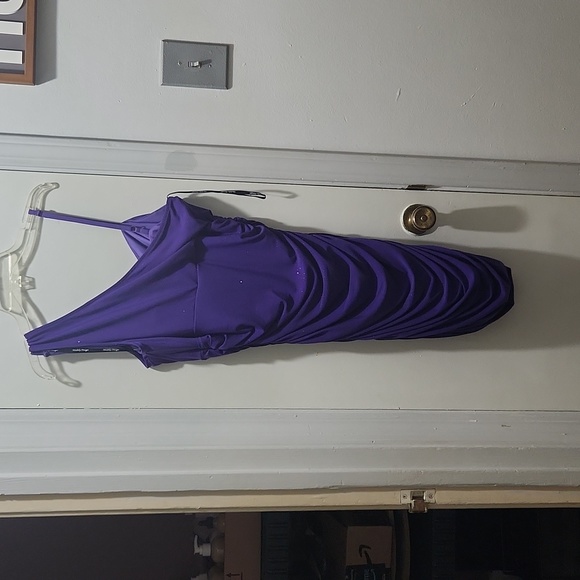 Dress - Picture 2 of 4